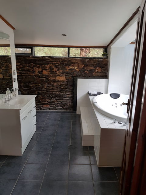 William Hunts Retreat Cypress Studio - Accommodation Yamba 4