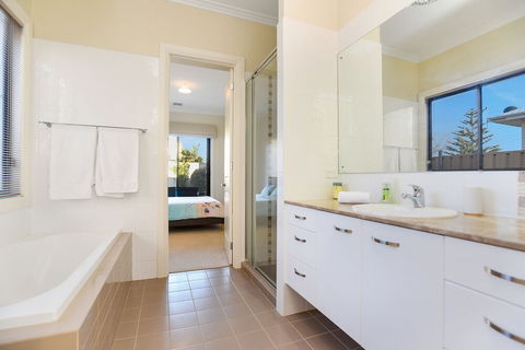 Ocean View Moana - Accommodation Yamba 1