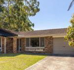 Corner Haven family retreat with outdoor living - Accommodation Yamba