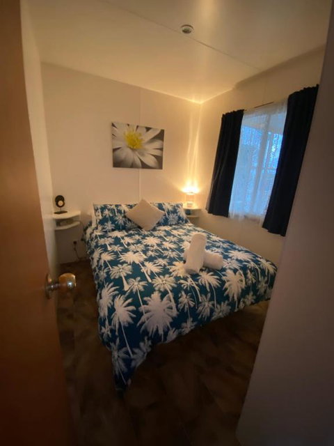 Rocks Retreat Cabin Dolphin - Accommodation Yamba 1