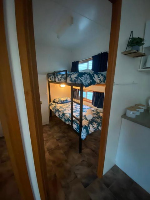 Rocks Retreat Cabin Dolphin - Accommodation Yamba 6