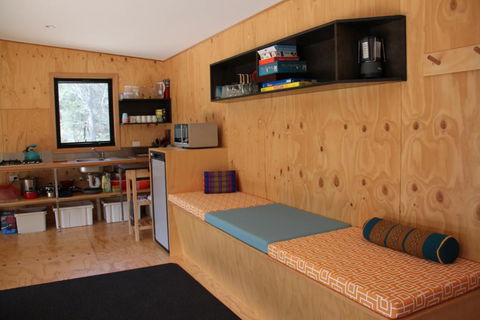 BAY Of FIRES ECO HUT Off Grid Experience At Binalong Bay - Accommodation Yamba 6