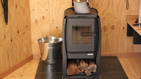 BAY Of FIRES ECO HUT Off Grid Experience At Binalong Bay - Accommodation Yamba 5