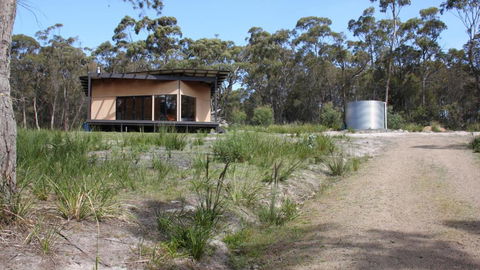 BAY Of FIRES ECO HUT Off Grid Experience At Binalong Bay - Accommodation Yamba 1