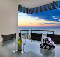 Oceana Darwin Central Oceanfront 3 bedroom 2 Lounge Room Pool Gym Tennis Court Sleeps 9 - Accommodation Yamba