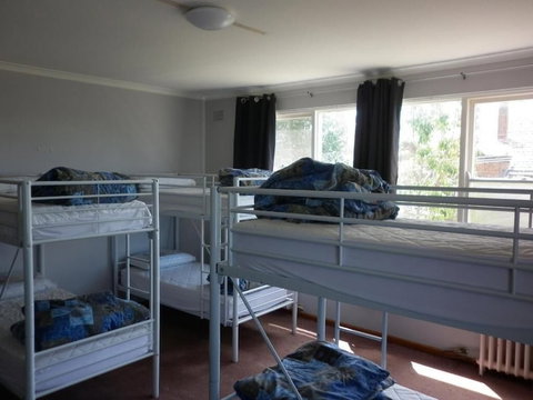 Young Budget Accommodation - Accommodation Yamba 2