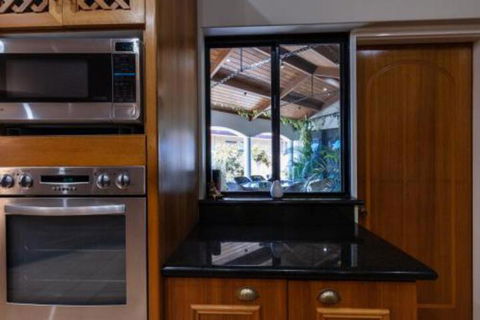 Maidstone Executive Residence - Accommodation Yamba 2
