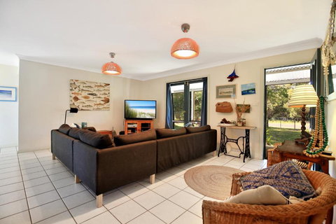 Innisfree Pet Friendly 2 Mins To Beach - Accommodation Yamba 2