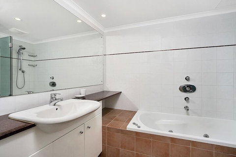 HAMP1 Bright Apartment In Cremorne - Accommodation Yamba 3