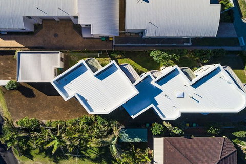 Ocean Waves - Accommodation Yamba 1