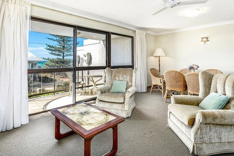 Ocean Waves - Accommodation Yamba 6