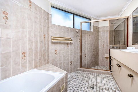 Ocean Waves - Accommodation Yamba 7