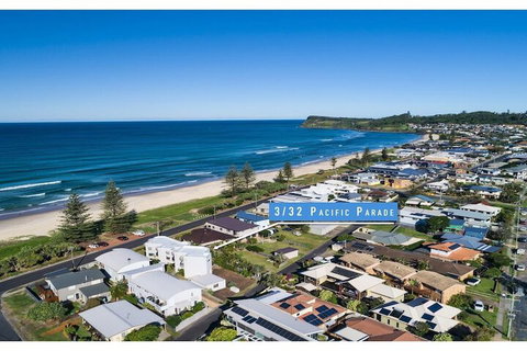 Ocean Waves - Accommodation Yamba 3