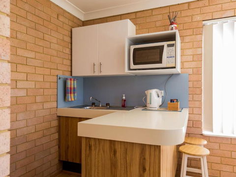 NARRAWALLEE RETREAT - Accommodation Yamba 4