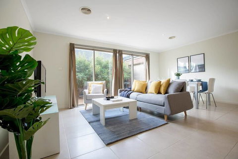 Spacious Lovely Home In Point Cook - Accommodation Yamba 5