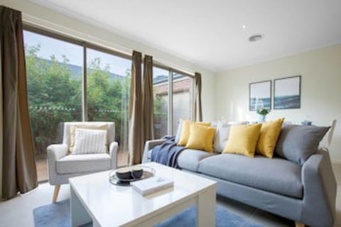 Spacious Lovely Home In Point Cook - Accommodation Yamba 0