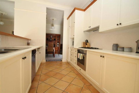 123 Hill St. Heart Of Orange Double Brick - Accommodation Yamba 5