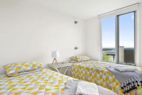 POINT GREY APARTMENT 2 Ocean VIews With Wifi - Accommodation Yamba 6