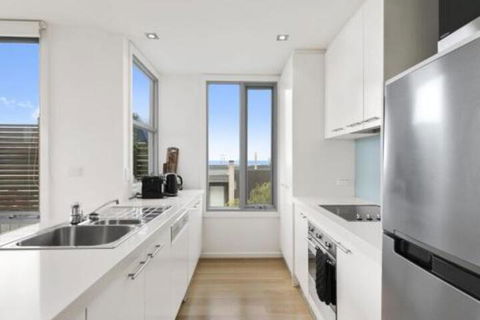 POINT GREY APARTMENT 2 Ocean VIews With Wifi - Accommodation Yamba 5