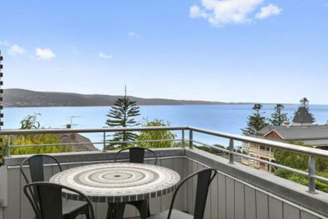 POINT GREY APARTMENT 2 Ocean VIews With Wifi - Accommodation Yamba 0