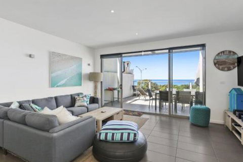 WATERFRONT SEVEN In The Heart Of Lorne - Accommodation Yamba 5
