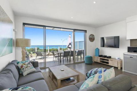 WATERFRONT SEVEN In The Heart Of Lorne - Accommodation Yamba 2