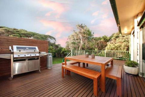 The Divide Rye Back Beach Hideaway - Accommodation Yamba 4