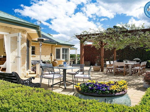 Sinden Park Garden Swimming Pool Rural Vistas - Accommodation Yamba 1