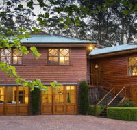 Treetops elegant inviting designer cedar home - Accommodation Yamba