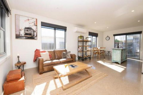 The Endsleigh 1 Bedroom Villa Free Wifi Near CBD - Accommodation Yamba 0