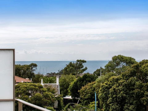 NORTH POINT RETREAT MORNINGTON - Accommodation Yamba 1
