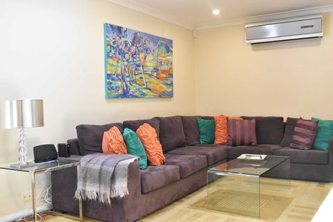 Modern 2 Bedroom Unit Close To CBD - Accommodation Yamba 1