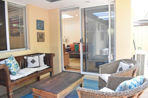 Modern 2 Bedroom Unit Close To CBD - Accommodation Yamba 5