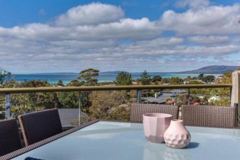 The View - Accommodation Yamba 0