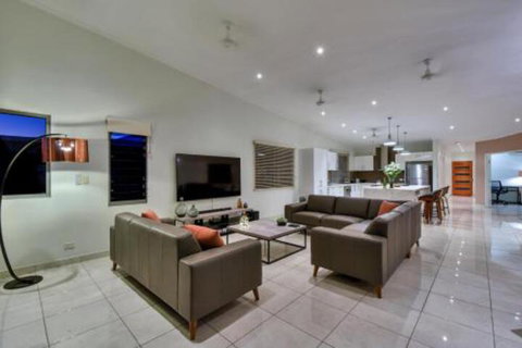 Luxury Darwin City Lights Jacuzzi Central Location Large House New Furnishings - Accommodation Yamba 5