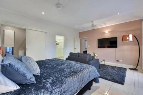 Luxury Darwin City Lights Jacuzzi Central Location Large House New Furnishings - Accommodation Yamba 2