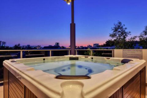 Luxury Darwin City Lights Jacuzzi Central Location Large House New Furnishings - Accommodation Yamba 6