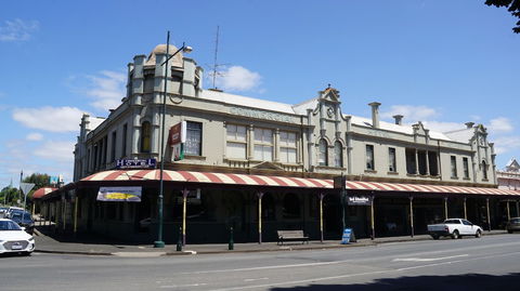 Madden's Commercial Hotel - Accommodation Yamba 1