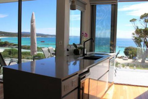 BEACHHOUSE BINALONG Luxury Waterfront Holiday House At Bay Of Fires - Accommodation Yamba 4