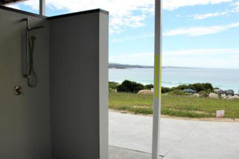 BEACHHOUSE BINALONG Luxury Waterfront Holiday House At Bay Of Fires - Accommodation Yamba 0