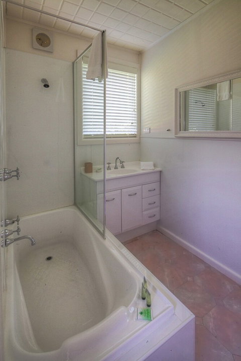 Youngs Cottage Circa: 1861 - Accommodation Yamba 5