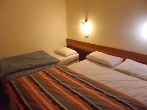 Retro 2 Bedroom & 2 Loft Apartment - Accommodation Yamba 1