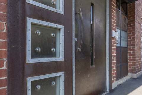 Fabulous Fitzroy Converted Warehouse - Accommodation Yamba 1