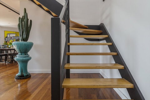 Fabulous Fitzroy Converted Warehouse - Accommodation Yamba 4