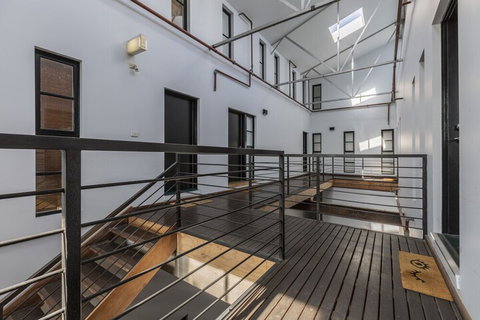 Fabulous Fitzroy Converted Warehouse - Accommodation Yamba 7