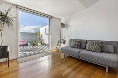 Fabulous Fitzroy Converted Warehouse - Accommodation Yamba 0