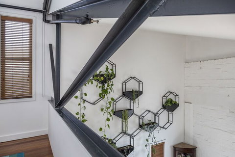 Fabulous Fitzroy Converted Warehouse - Accommodation Yamba 2