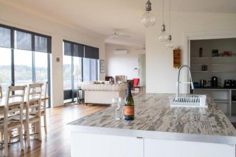 Five Bed Five Bath Five Star View 2 Mins To CBD Wentworth Estate - Accommodation Yamba 3