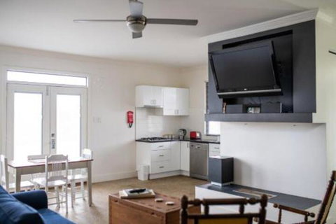Five Bed Five Bath Five Star View 2 Mins To CBD Wentworth Estate - Accommodation Yamba 7