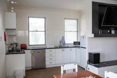Five Bed Five Bath Five Star View 2 Mins To CBD Wentworth Estate - Accommodation Yamba 6